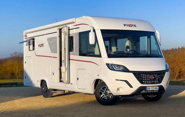 Camping-car intégral pilote
